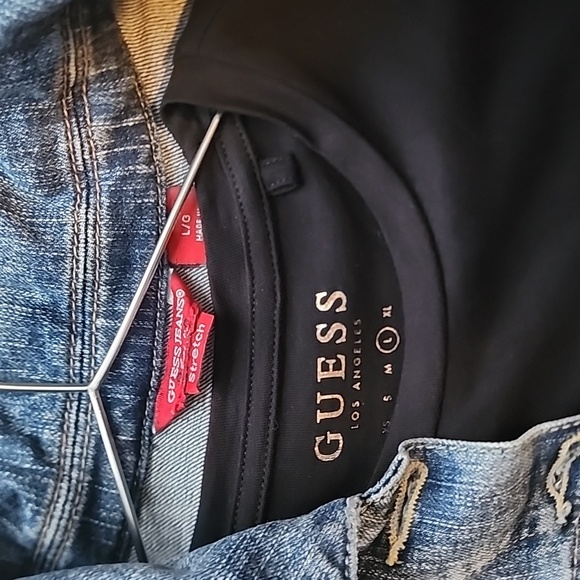 Guess Cropped Jean Jacket and Matching T-shirt. Size: L - Picture 4 of 7